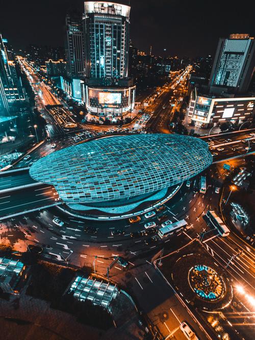 上海杨浦区的五角星,以前都是工厂,集装箱卡车